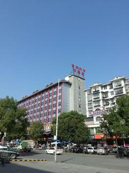 Miaozu Buyi Hotel Fenghuang Exterior photo